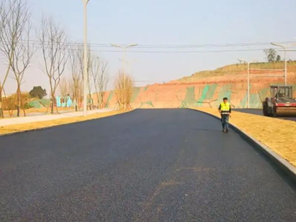 路桥沥青路面施工真有那么难搞？干了20年的老师傅掏心窝子说几句
