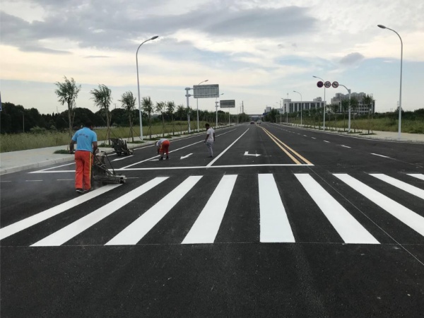 路桥夜间道路划线施工噪音太大扰民怎么办，这事儿到底该怎么破？